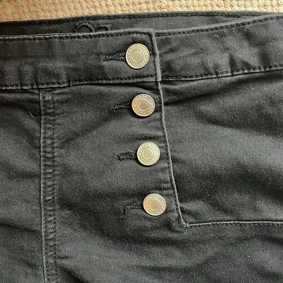 RUE 21 black with stretch denim shorts - Picture 2 of 5